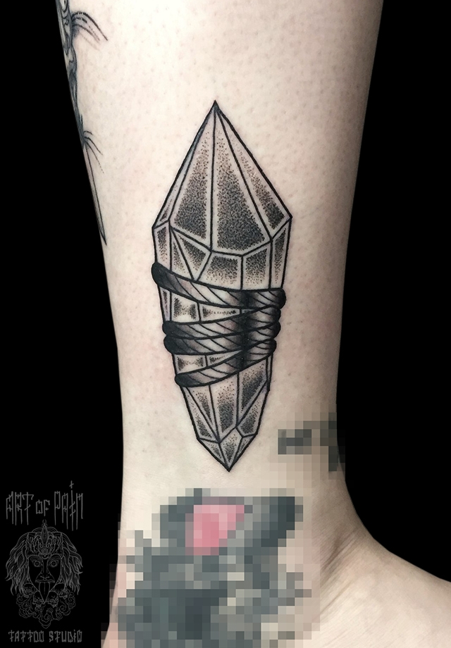 Татуировка женская дотворк на щиколотке кристалл – Мастер тату: Максим Север