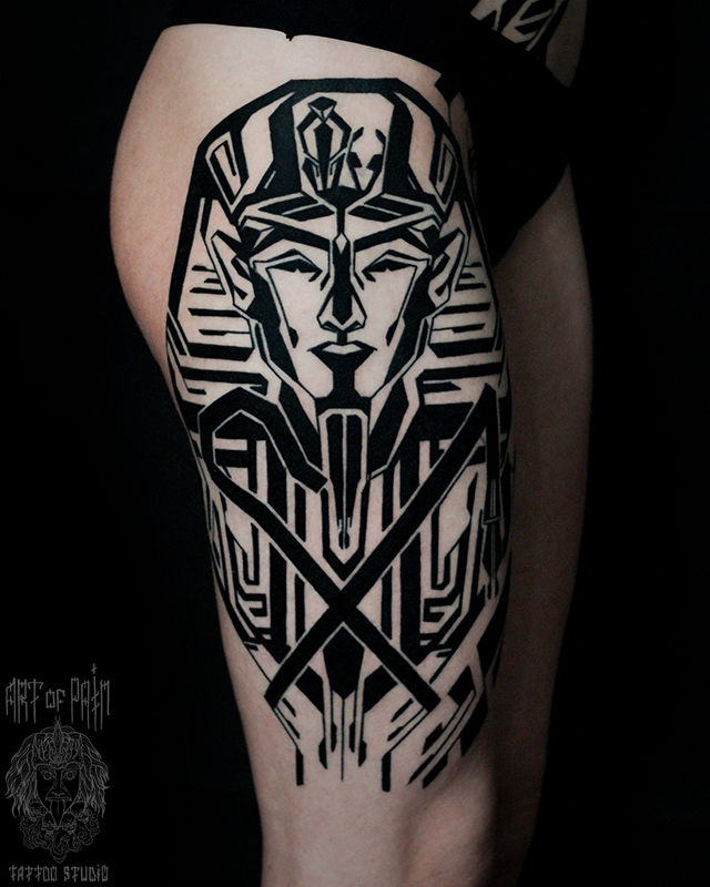 Татуировка женская графика на бедре фараон – Мастер тату: Юрий Хандрыкин