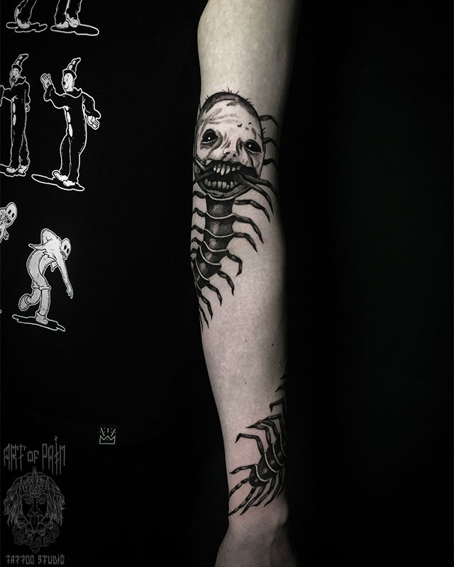 Татуировка мужская хоррор на руке монстр-сколопендра – Мастер тату: Анастасия Юсупова