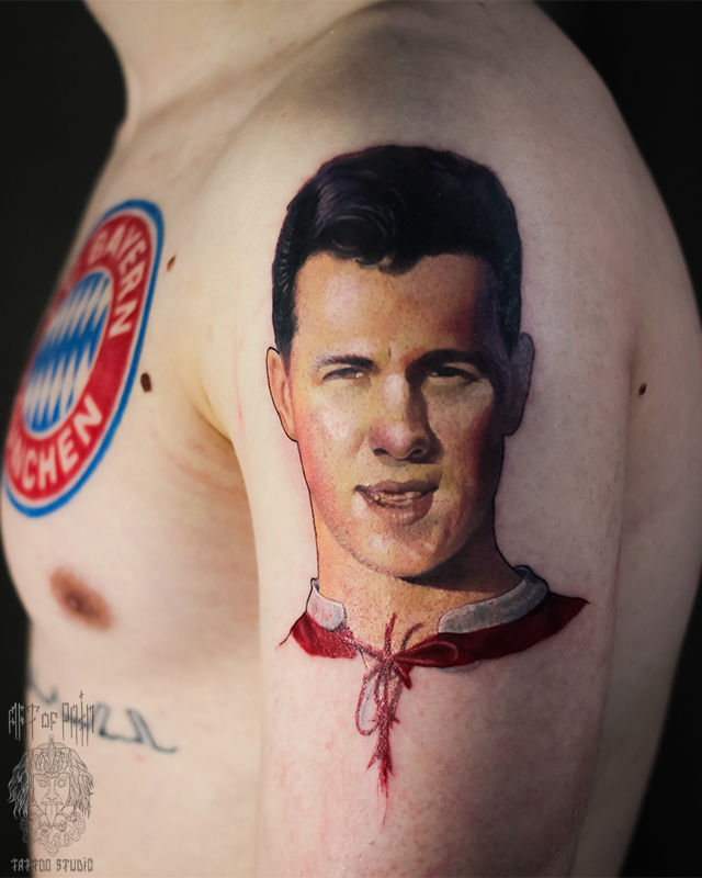 Татуировка мужская реализм на плече портрет – Мастер тату: Александр Pusstattoo
