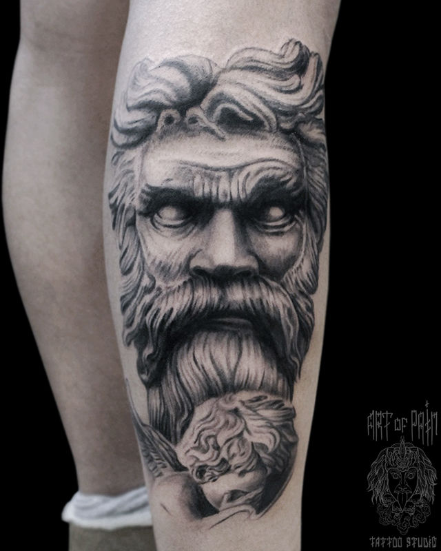 Татуировка мужская black&grey на голени статуя – Мастер тату: Юрий Хандрыкин