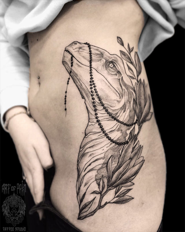 Татуировка женская графика на боку динозавр – Мастер тату: Мария Челнокова