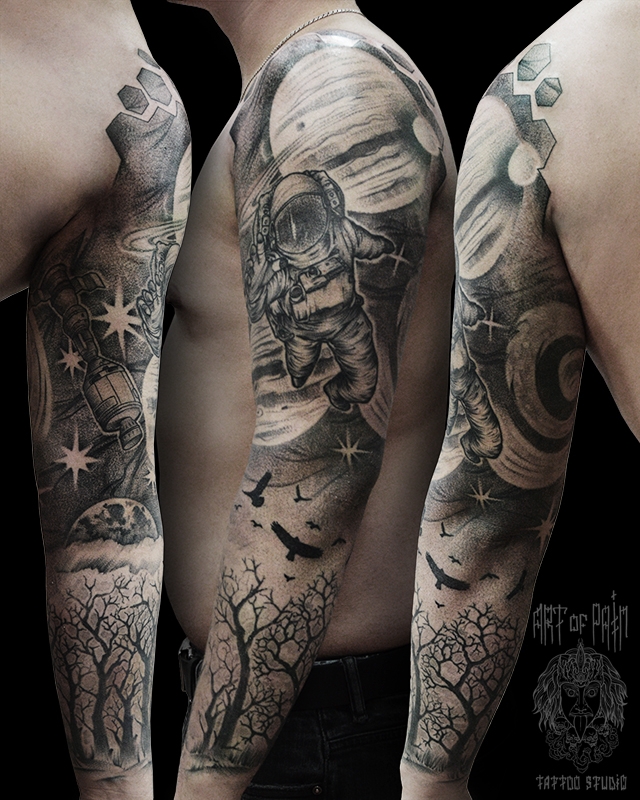 Татуировка мужская дотворк тату-рукав космонавт – Мастер тату: Марк Акулов