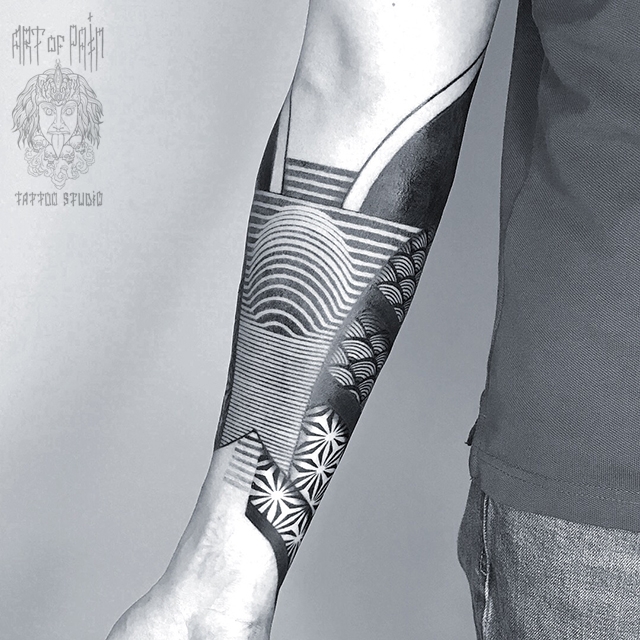 Татуировка мужская графика на предплечье геометрический орнамент – Мастер тату: 