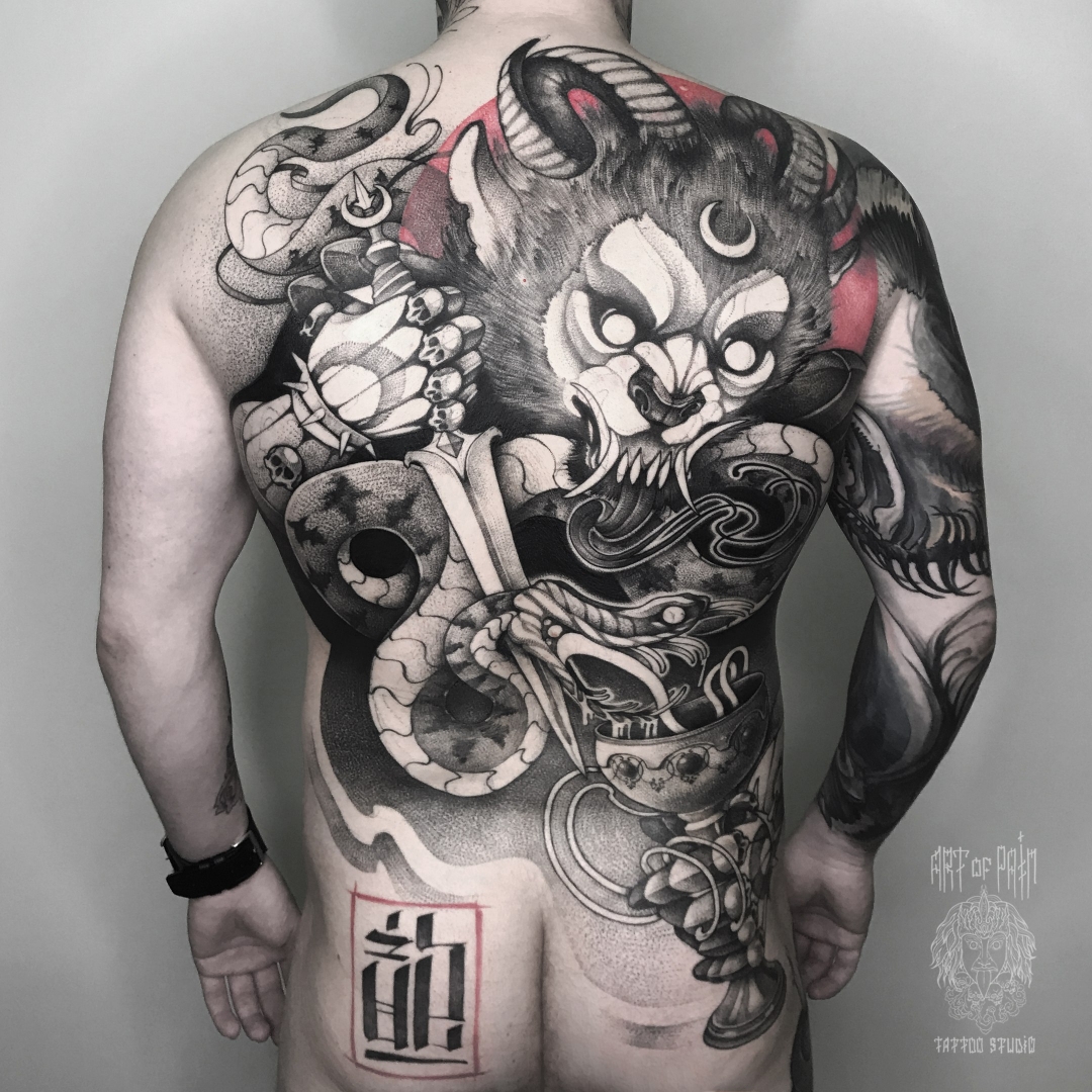 Татуировка мужская дотворк на спине демон с кинжалом – Мастер тату: 
