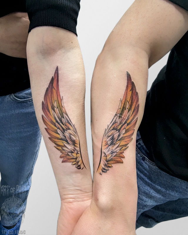 Татуировка парная графика на предплечьях крылья – Мастер тату: Анастасия Родина