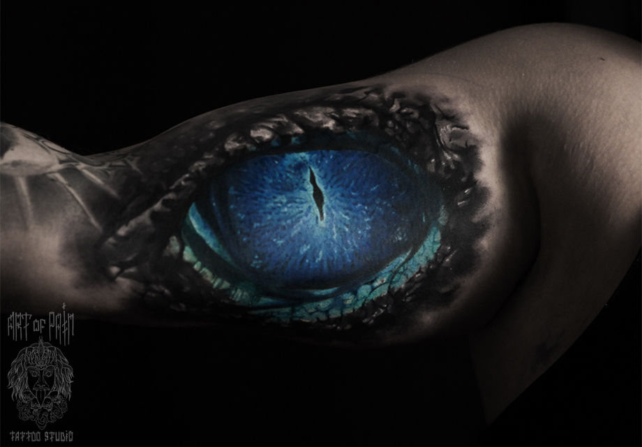 Татуировка мужская фентези на руке глаз дракона – Мастер тату: Александр Pusstattoo
