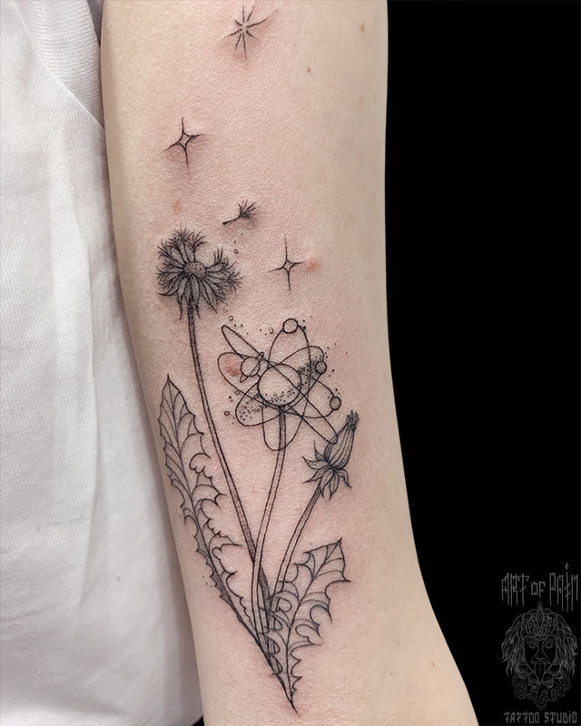Татуировка женская графика на руке одуванчик – Мастер тату: Мария Челнокова