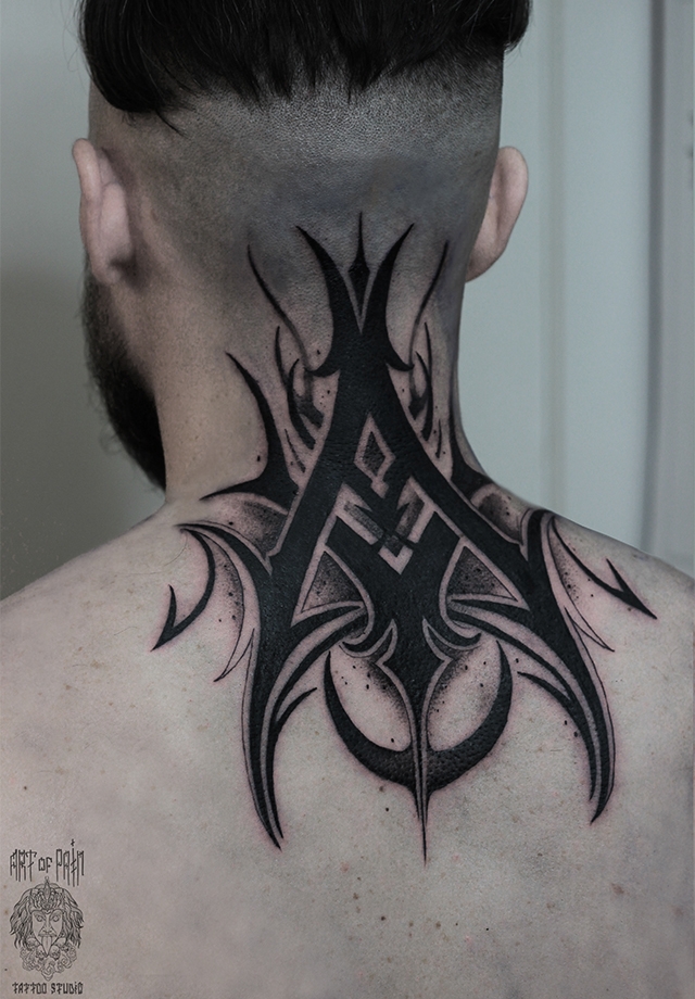 Татуировка мужская графика на шее узор – Мастер тату: 