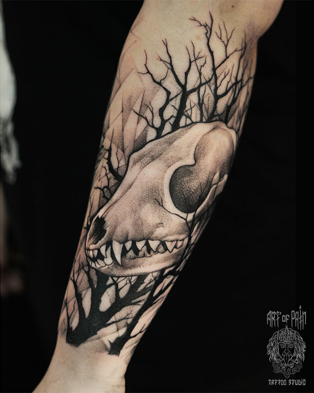 Татуировка мужская графика на предплечье череп и деревья – Мастер тату: 