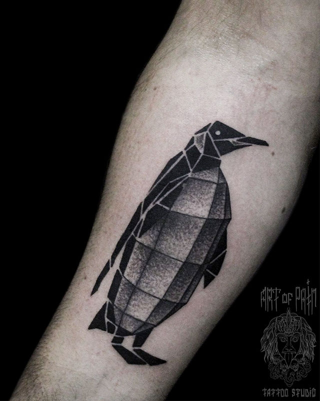 Татуировка мужская графика на предплечье пингвин – Мастер тату: 
