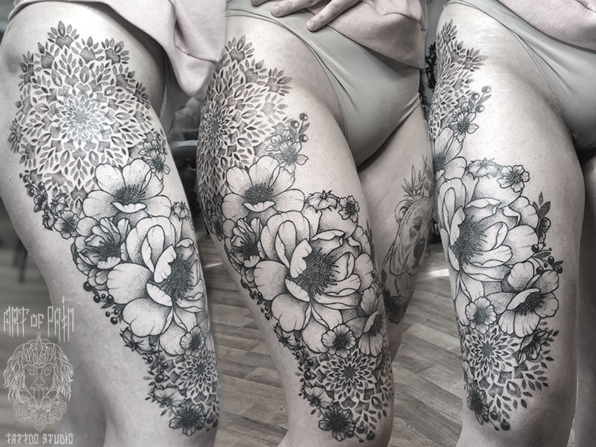 Татуировка женская графика на бедре цветы и мандалы – Мастер тату: 