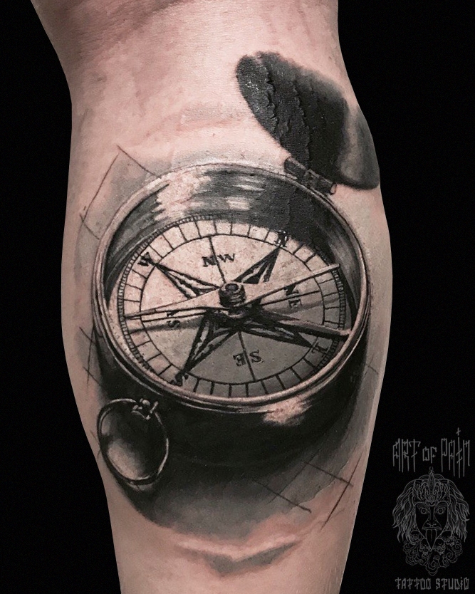Татуировка мужская black&grey на голени компас – Мастер тату: 
