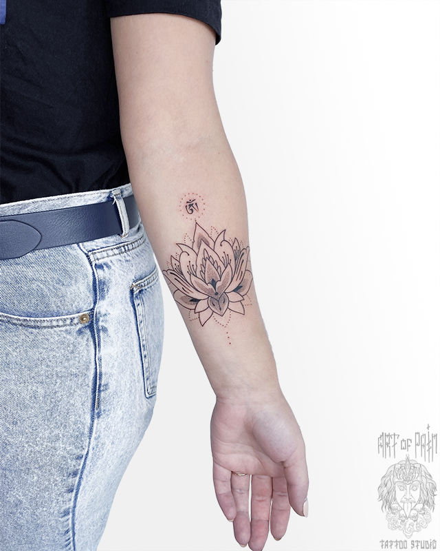 Татуировка женская графика на предплечье узор – Мастер тату: Максим Север