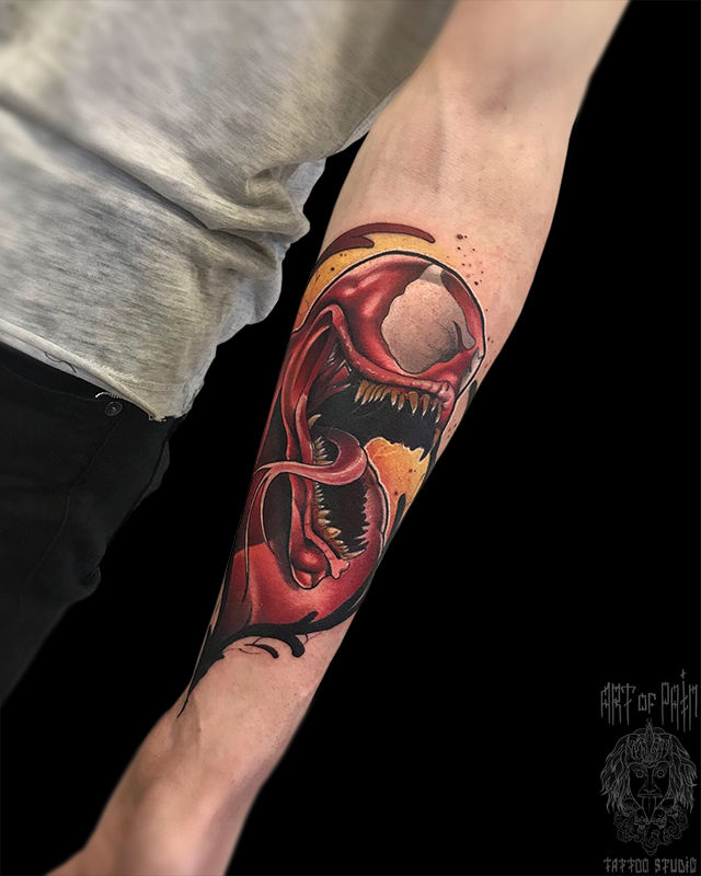 Татуировка мужская нью скул на предплечье Красный – Мастер тату: Илья Гальянский