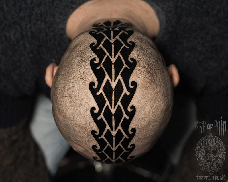 Татуировка мужская полинезия на голове орнамент – Мастер тату: Юрий Хандрыкин
