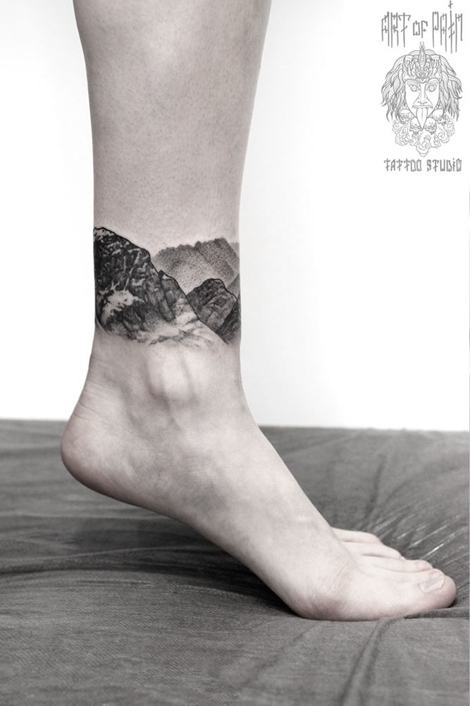 Татуировка женская графика на щиколотке горы – Мастер тату: 