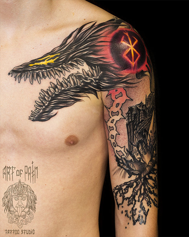 Татуировка мужская фентези на плече пасть дракона с огненными глазами – Мастер тату: Вячеслав Плеханов