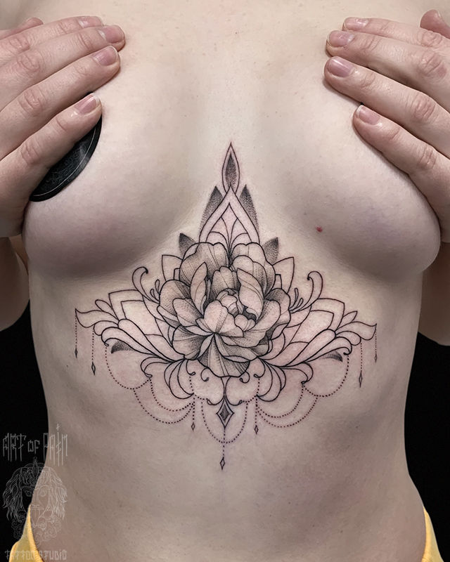 Татуировка женская графика на животе узор и цветок – Мастер тату: Мария Челнокова