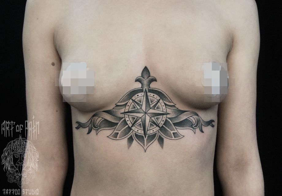 Татуировка женская графика на груди роза ветров – Мастер тату: 