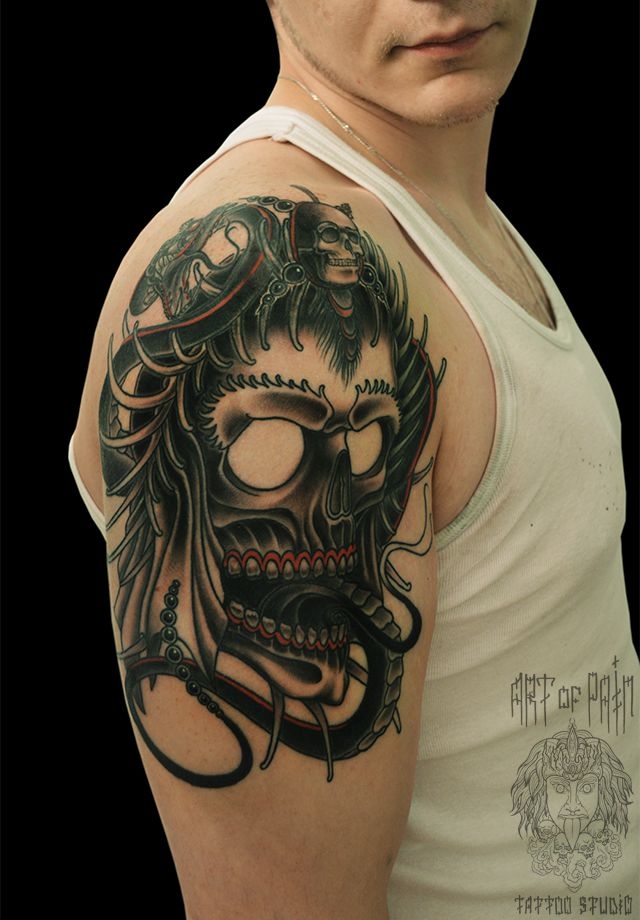 Татуировка мужская графика на плече череп и змея – Мастер тату: 