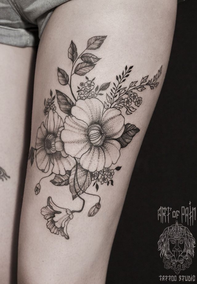 Татуировка женская графика на бедре маки и полевые цветы – Мастер тату: 