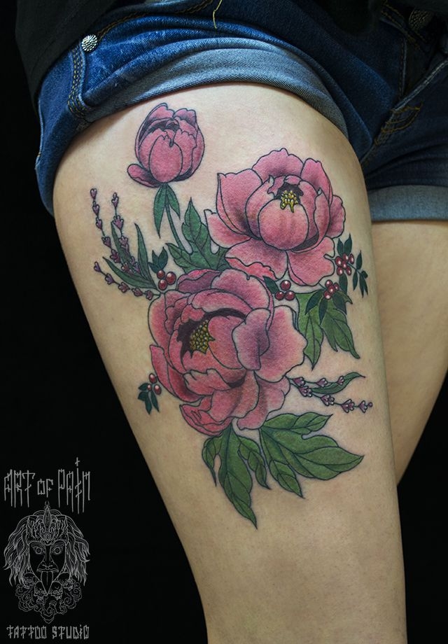 Татуировка женская графика на бедре розовые пионы – Мастер тату: 
