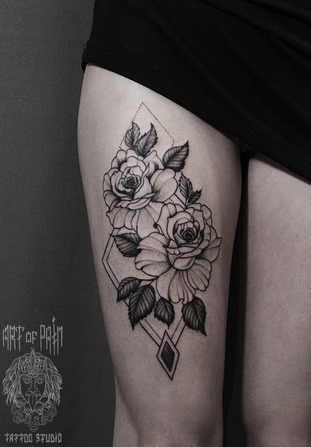 Татуировка женская графика на бедре розы и ромбы – Мастер тату: 