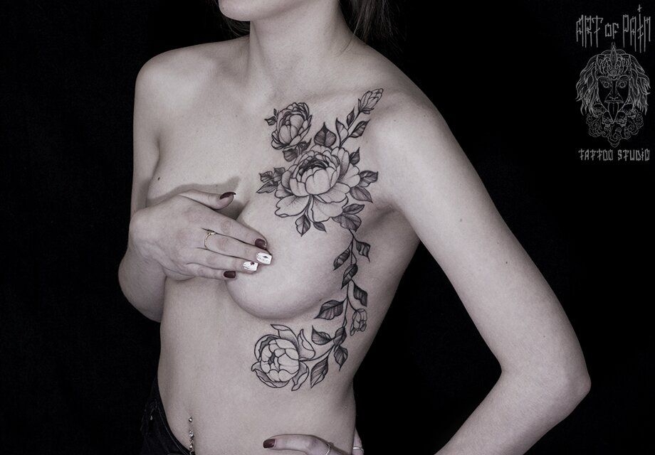 Татуировка женская графика на груди пионы – Мастер тату: 