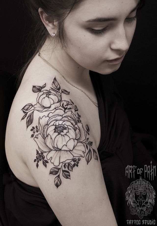 Татуировка женская графика на плече чайная роза – Мастер тату: 
