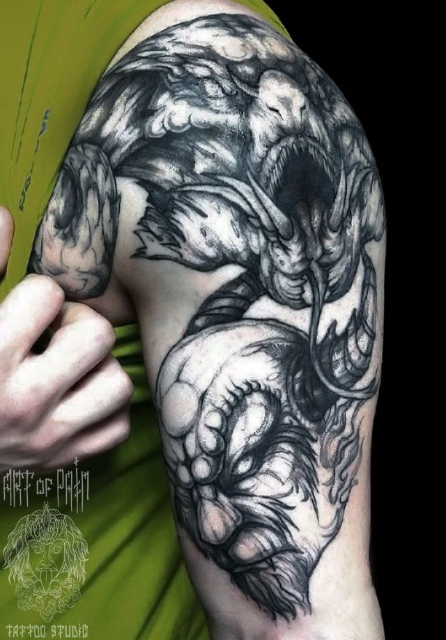 Татуировка мужская графика на плече два демона – Мастер тату: 