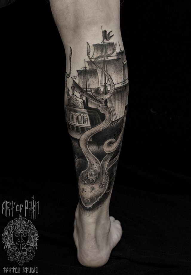 Татуировка мужская графика на икре корабль и кракен – Мастер тату: 