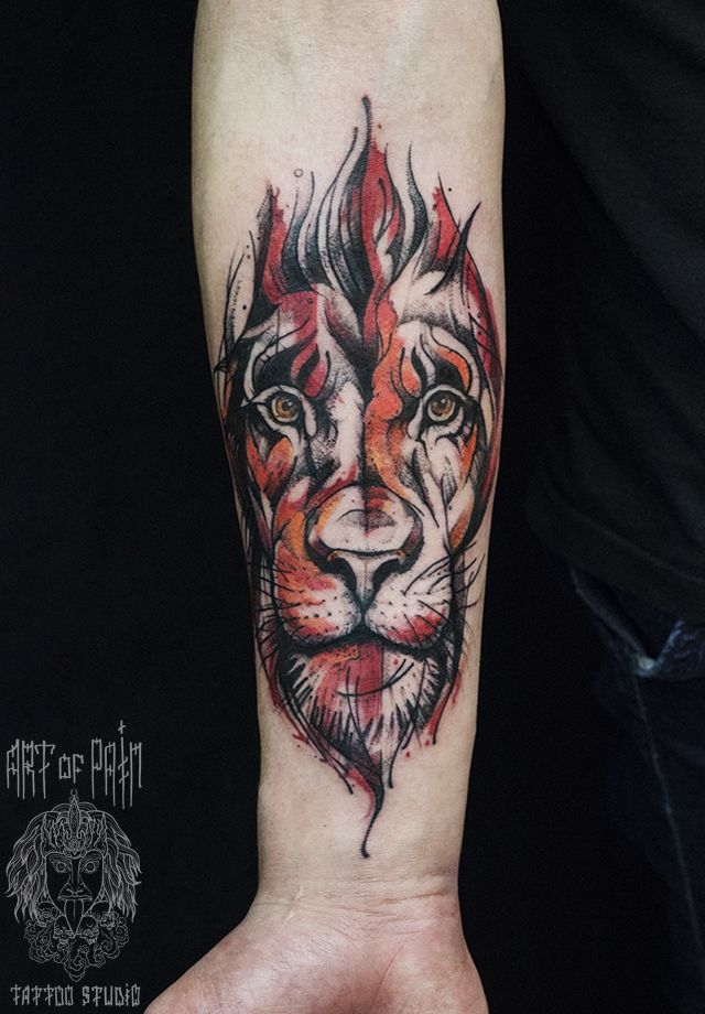 Татуировка мужская графика на предплечье лев а языках пламени – Мастер тату: 