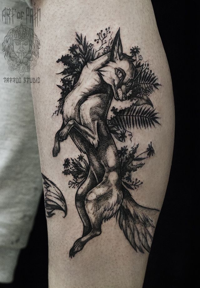 Татуировка мужская графика на предплечье танцующая лиса – Мастер тату: 