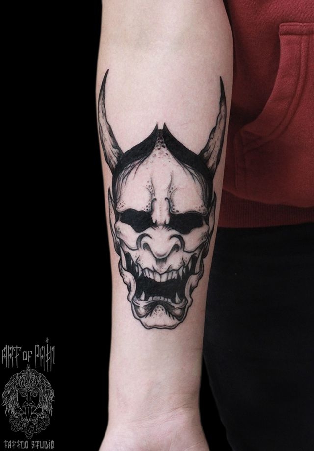 Татуировка женская графика на предплечье маска – Мастер тату: 