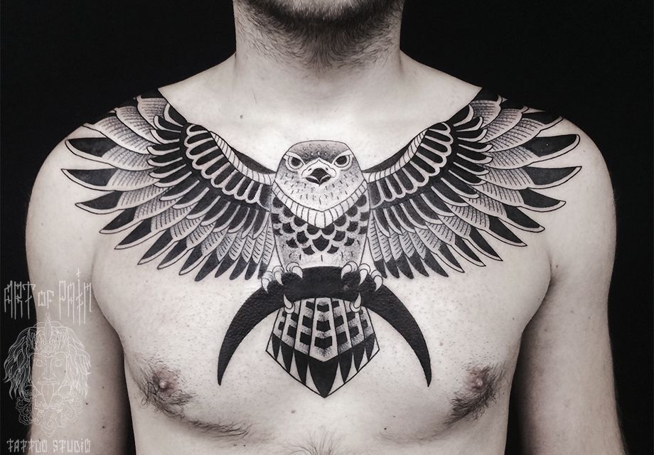 Татуировка мужская графика на груди орел и полумесяц – Мастер тату: 