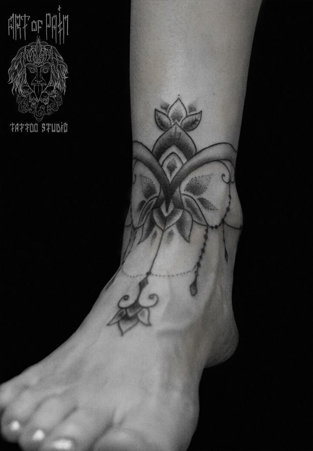 Татуировка женская графика на щиколотке орнамент – Мастер тату: 