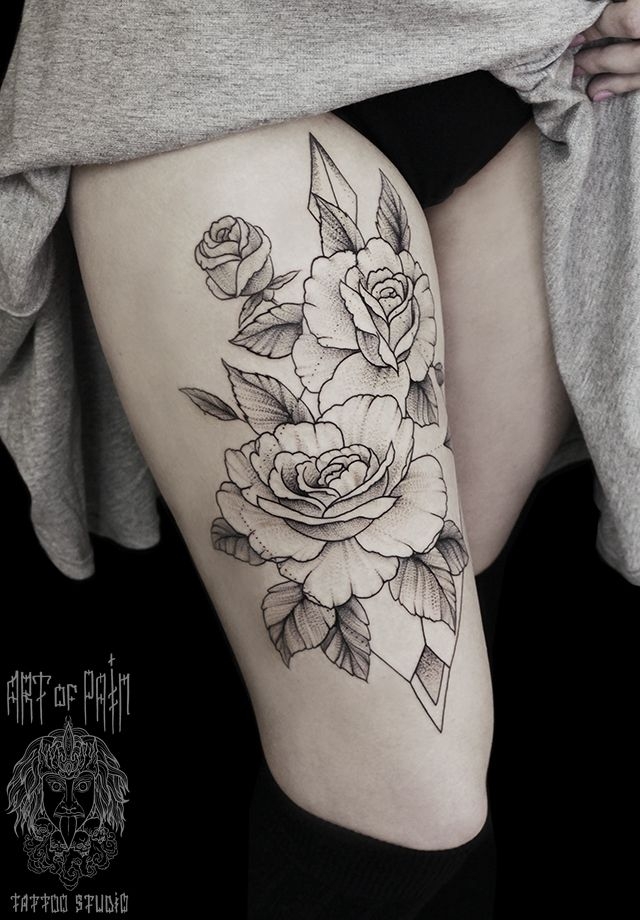 Татуировка розы на женском бедре (стиль: графика) – Мастер тату: 