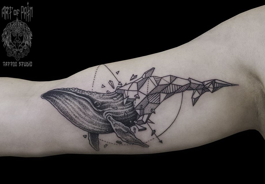Татуировка мужская графика на бицепсе кит – Мастер тату: 