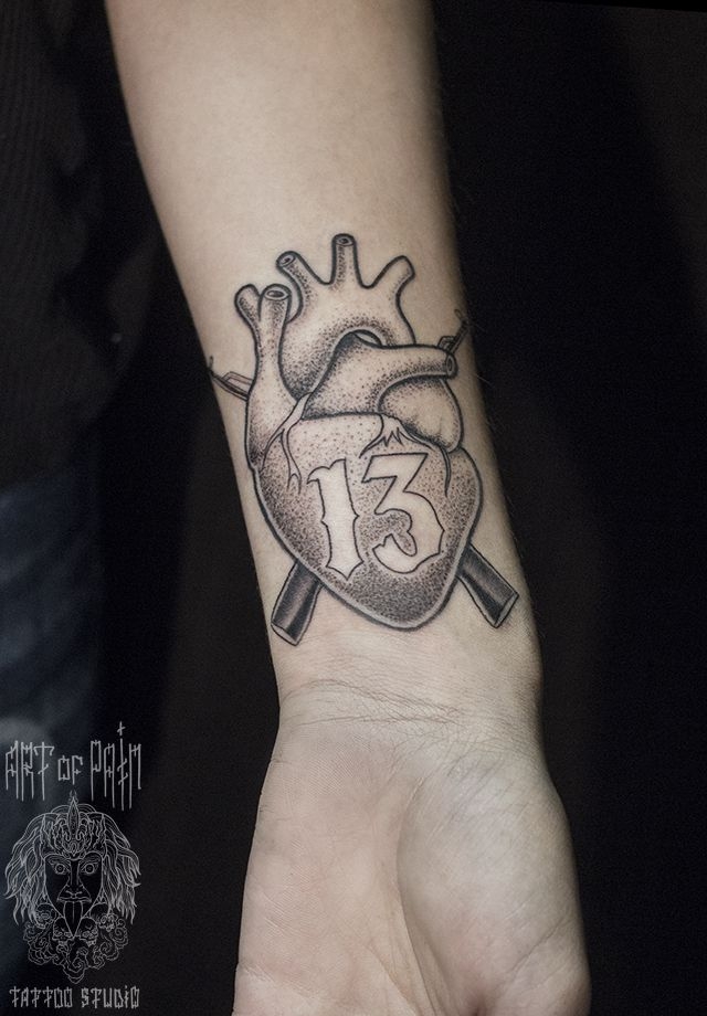 Татуировка женская графика на запястье сердце – Мастер тату: 