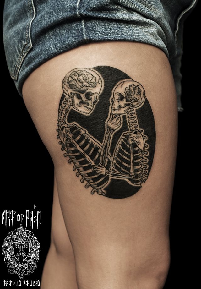 Татуировка женская графика на бедре скелет – Мастер тату: 