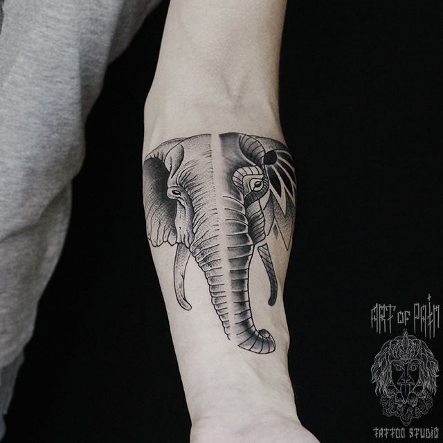 Татуировка мужская графика на предплечье слон – Мастер тату: 