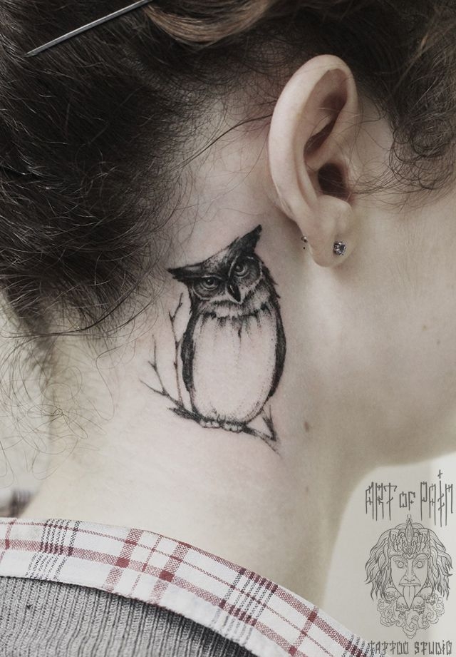 Татуировка женская графика на шее сова – Мастер тату: 