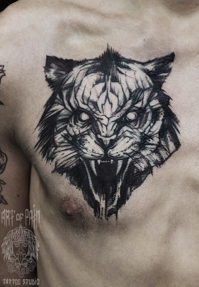 Татуировка мужская графика на груди оскал тигра – Мастер тату: 