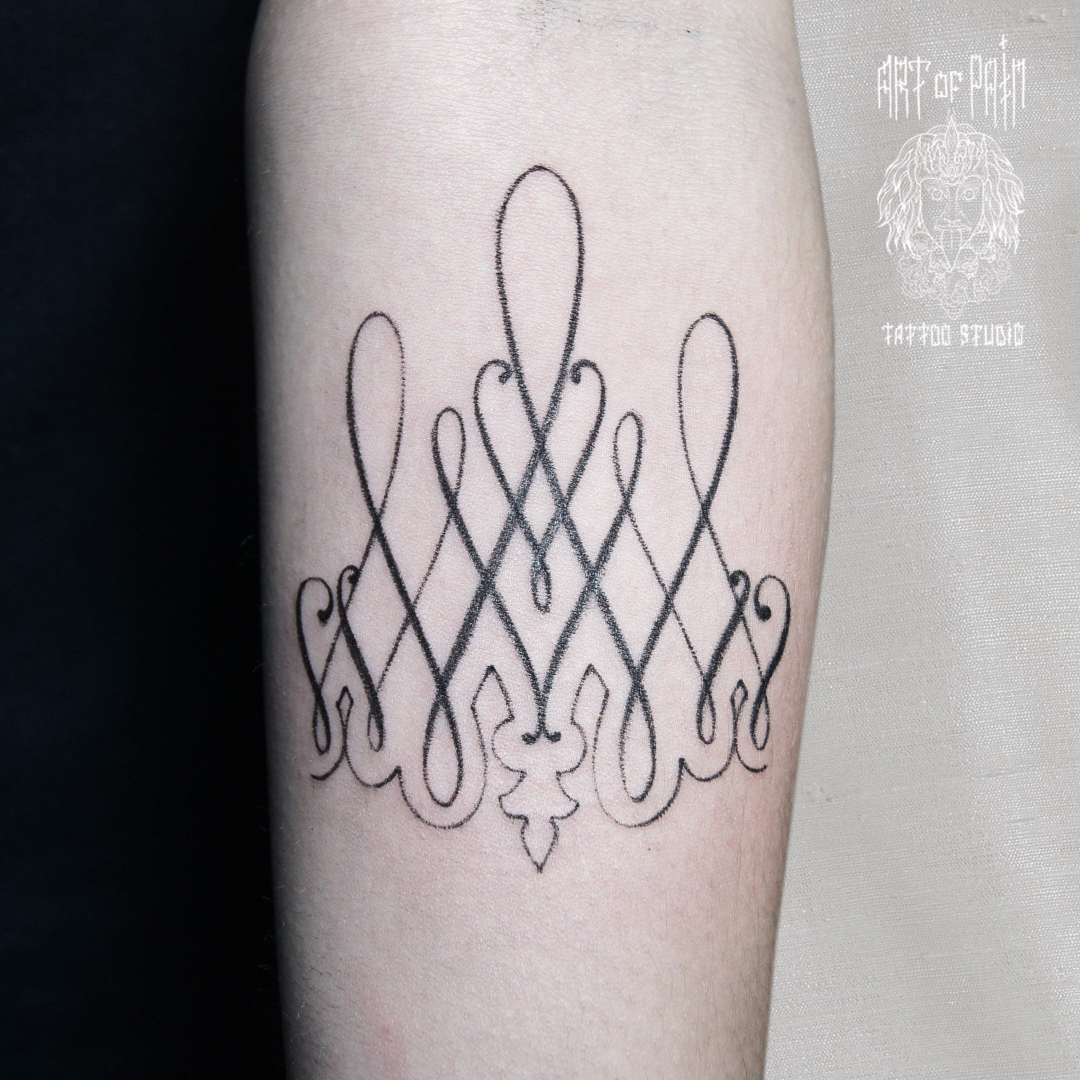 Татуировка женская графика на предплечье симметричный узор – Мастер тату: 