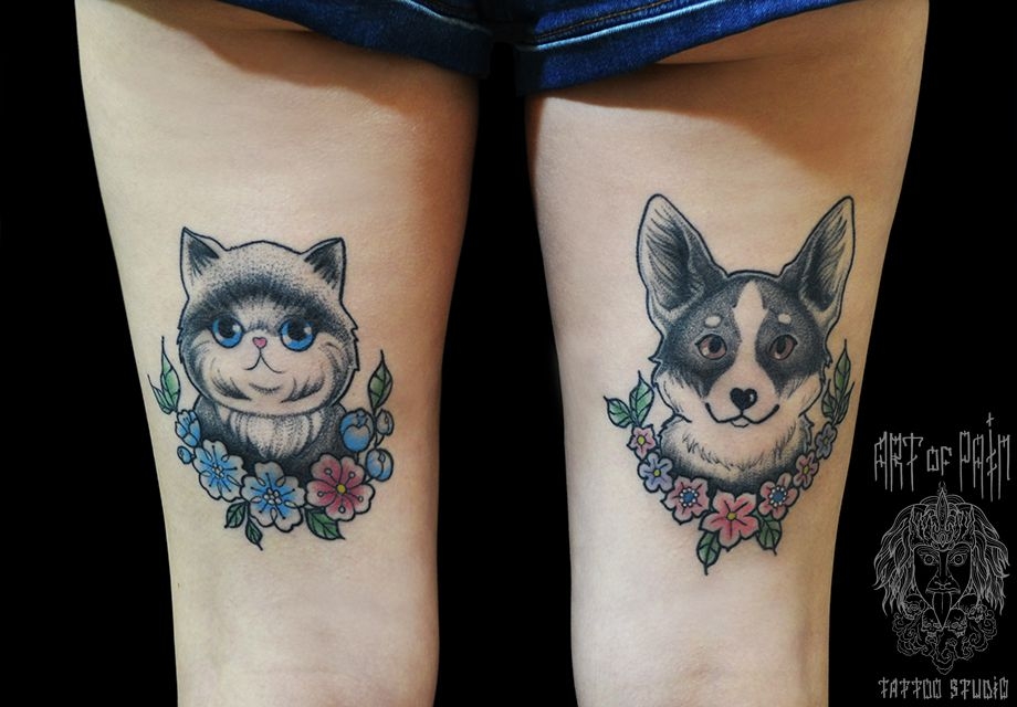Татуировка женская графика на бедре животные: собака и кот – Мастер тату: 