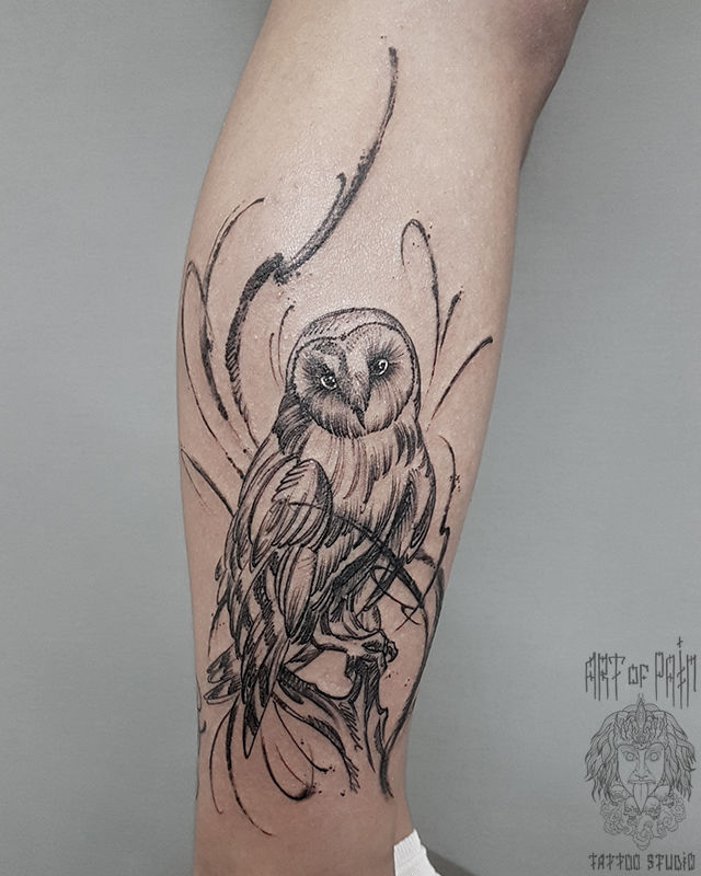 Татуировка женская графика на голени сова на ветке – Мастер тату: 