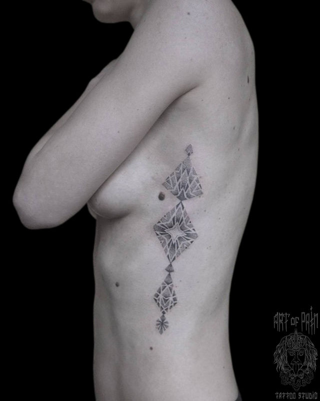 Татуировка женская орнаментал на боку узор – Мастер тату: Надежда Полякова