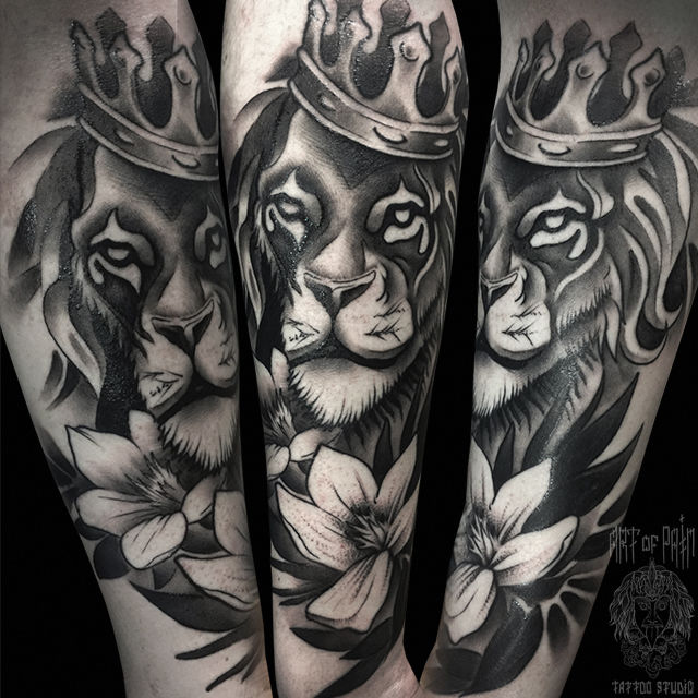 Татуировка мужская нью-скул на предплечье лев в короне – Мастер тату: 