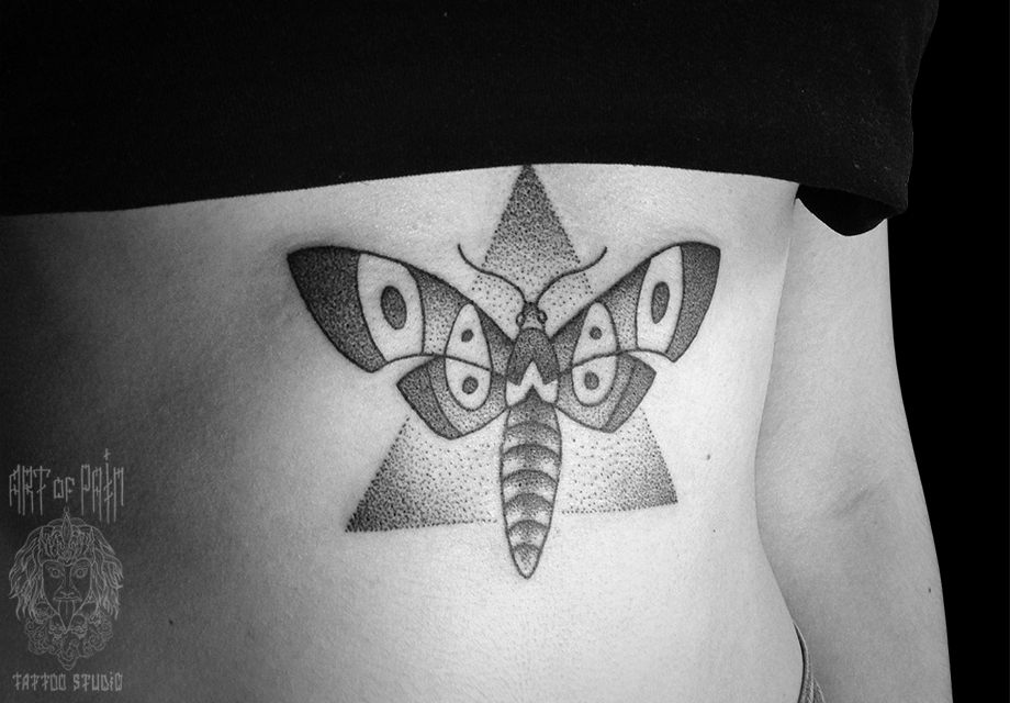 Татуировка женская дотворк на животе мотылек – Мастер тату: 
